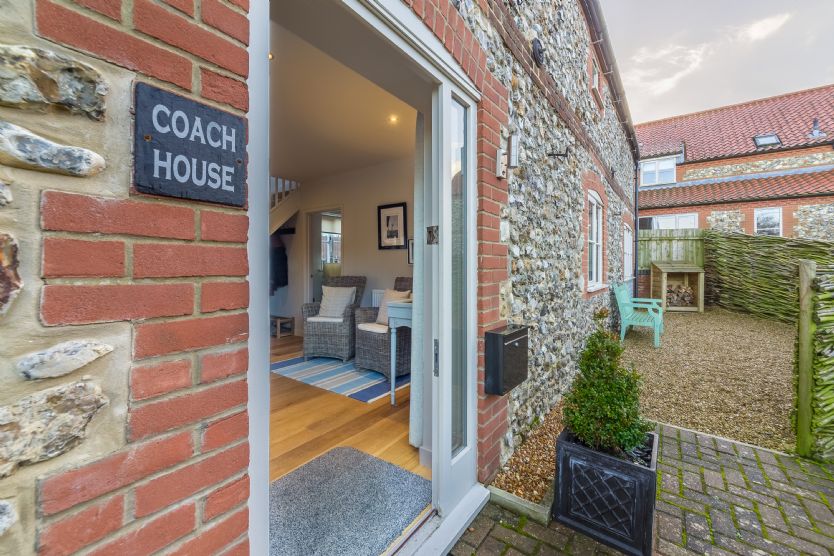 Coach House (D) sleeps 8