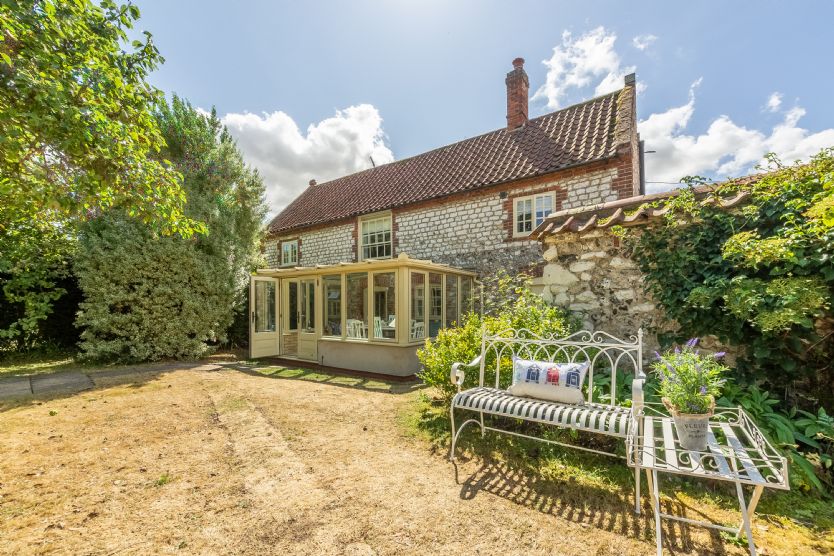 Click here for more about Chestnut Cottage